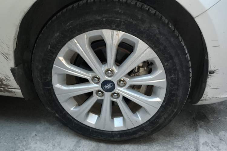 Used Ford Escort 2015 1.5L Automatic Fashion Model Right Front Wheel Hub