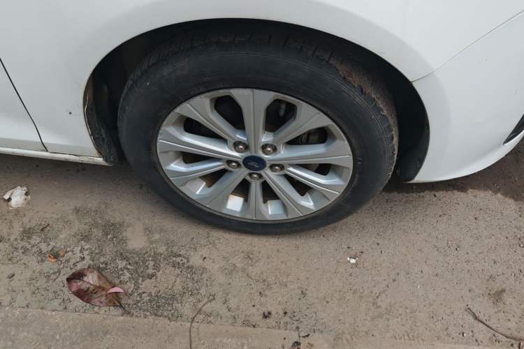 Used Ford Escort 2015 1.5L Automatic Fashion Model Right Front Wheel Hub