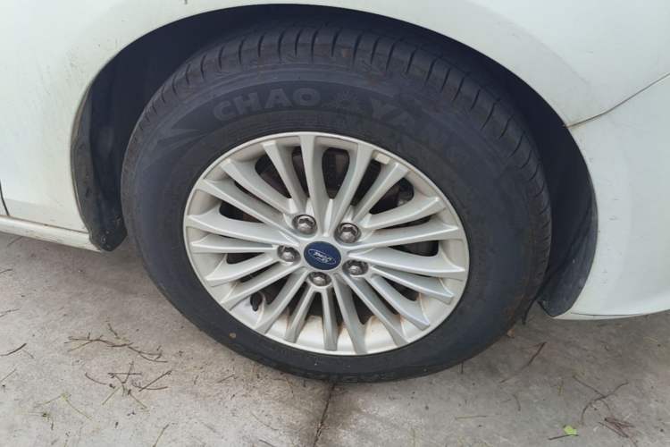 Used Ford Escort 2015 1.5L Automatic Comfort Edition Right Front Wheel Hub