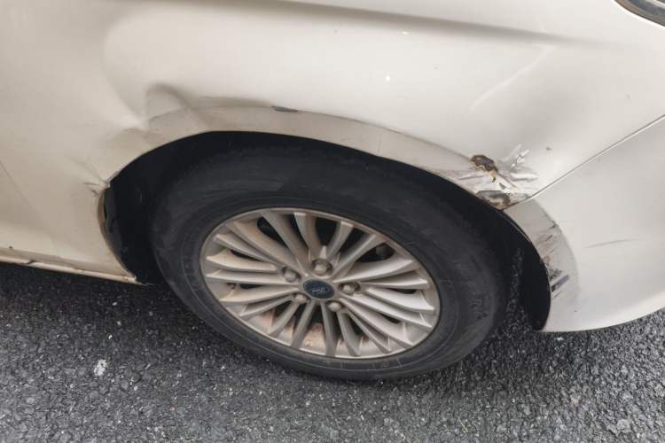 Used Ford Escort 2015 1.5L Manual Comfort Model Right Front Wheel Hub