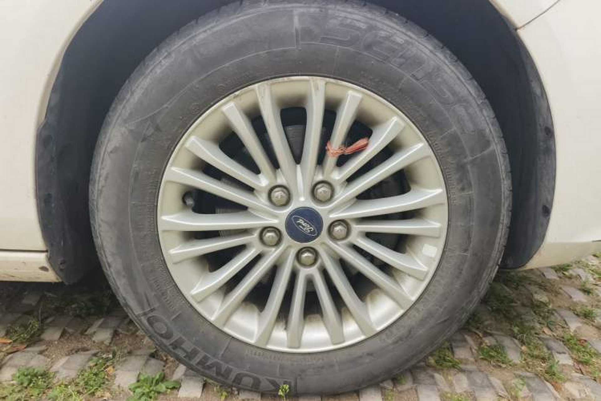 Used Ford Escort 2015 1.5L Manual Comfort Model Right Front Wheel Hub