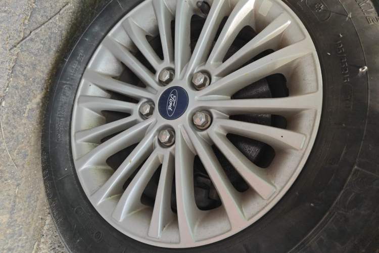 Used Ford Escort 2015 1.5L Manual Comfort Model Right Front Wheel Hub