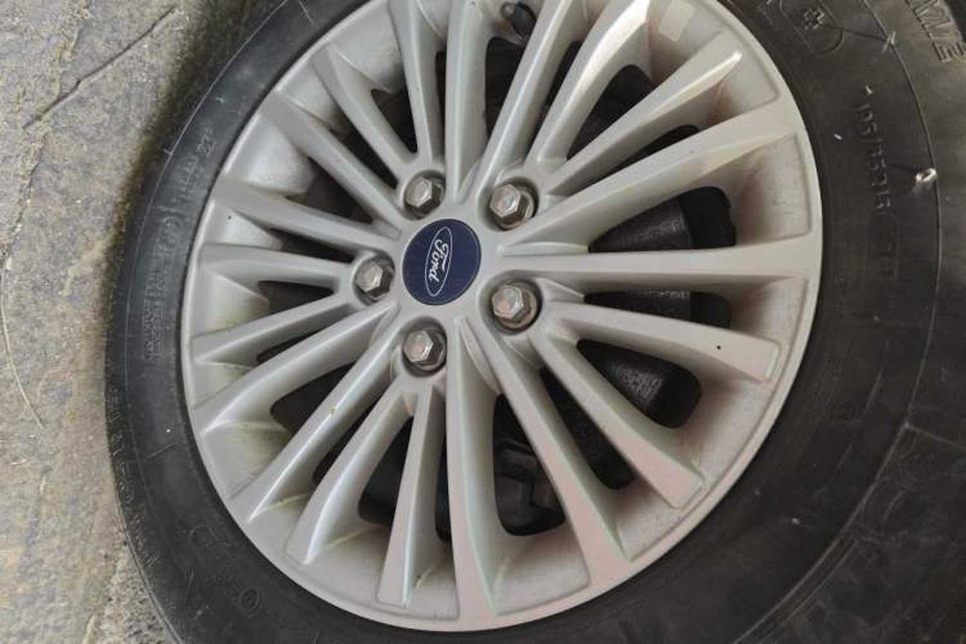 Used Ford Escort 2015 1.5L Manual Comfort Model Right Front Wheel Hub