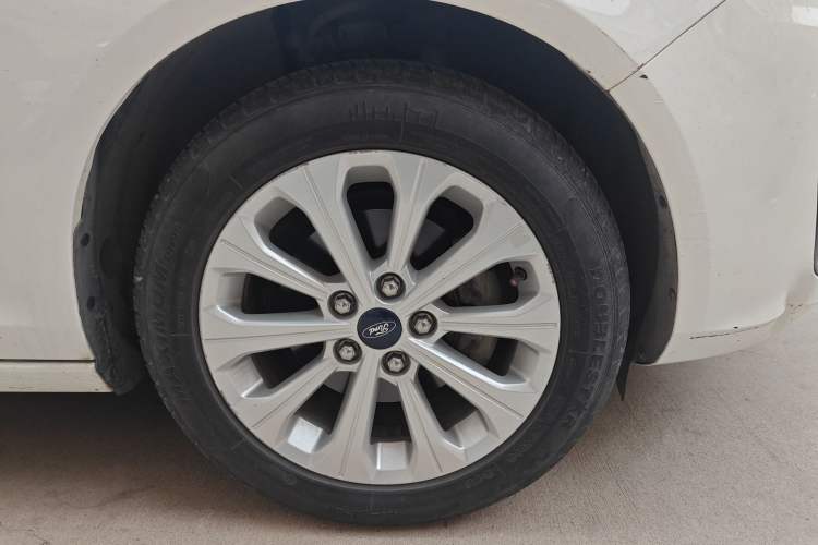 Used Ford Escort 2015 1.5L Automatic Fashion Model Right Front Wheel Hub