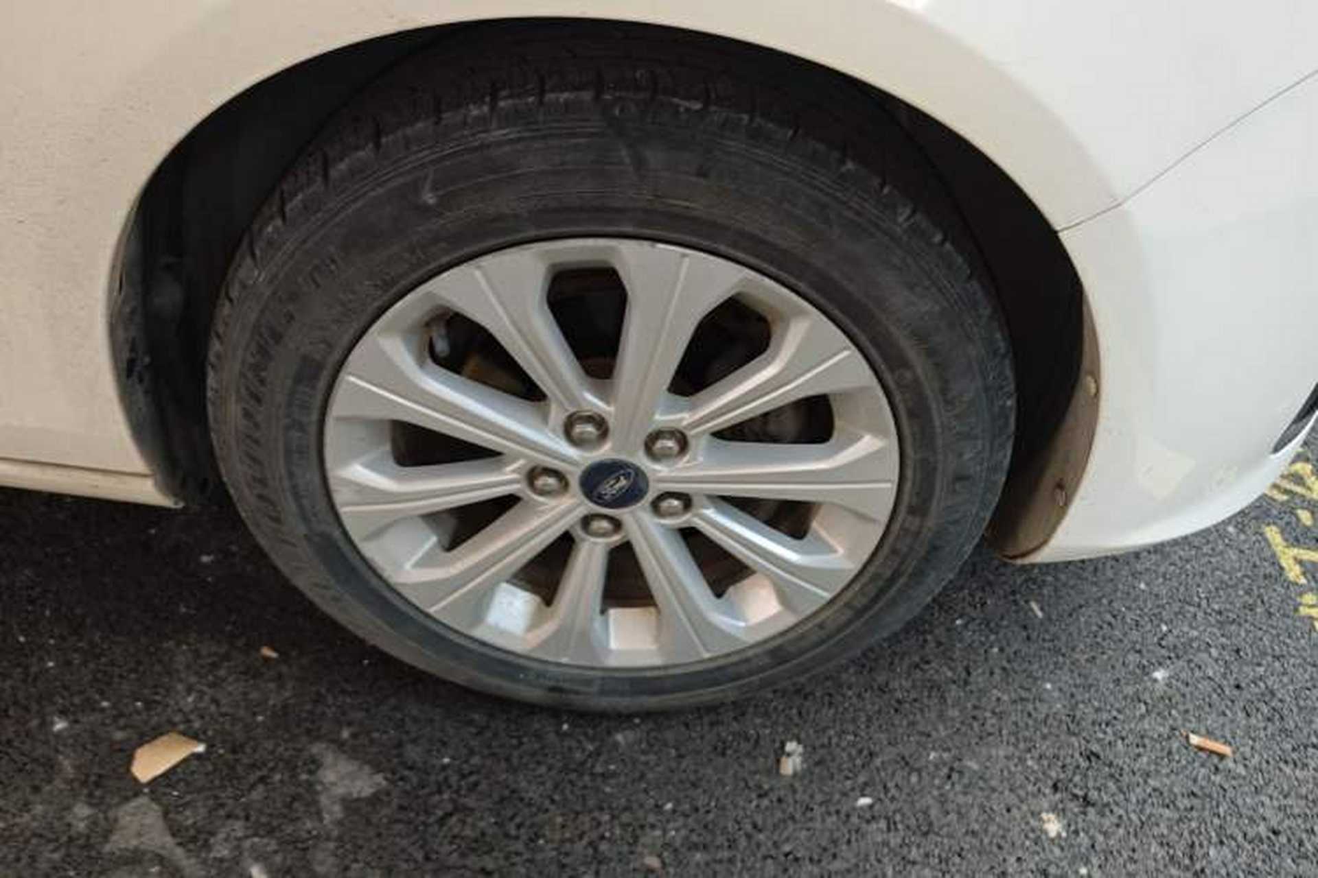 Used Ford Escort 2015 1.5L Manual Fashion Edition Right Front Wheel Hub