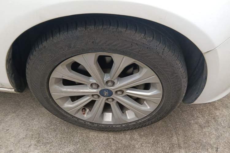 Used Ford Escort 2015 1.5L Automatic Fashion Model Right Front Wheel Hub