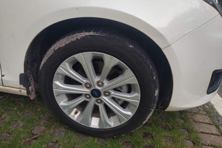 Used Ford Escort 2015 1.5L Automatic Fashion Model Right Front Wheel Hub