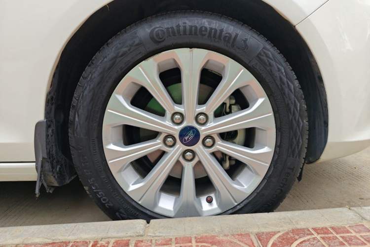 Used Ford Escort 2015 1.5L Automatic Fashion Model Right Front Wheel Hub