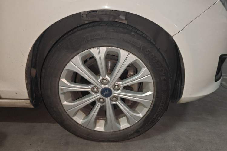 Used Ford Escort 2015 1.5L Automatic Fashion Model Right Front Wheel Hub