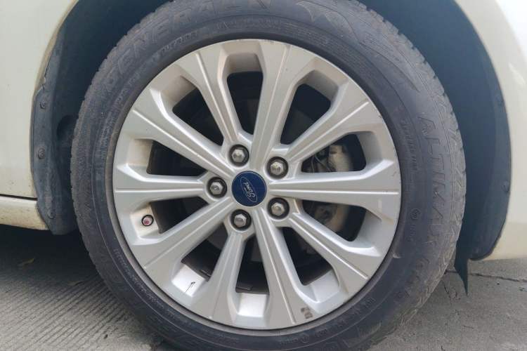 Used Ford Escort 2015 1.5L Automatic Fashion Model Right Front Wheel Hub