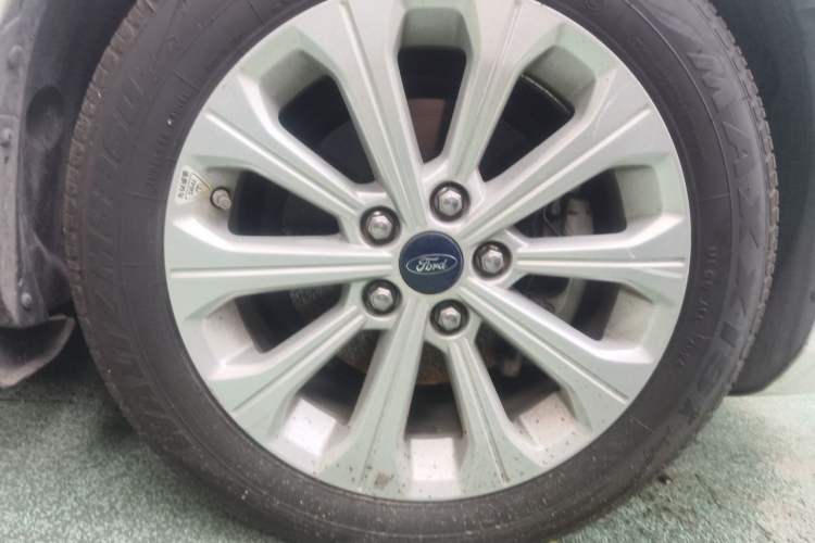 Used Ford Escort 2015 1.5L Automatic Fashion Model Right Front Wheel Hub