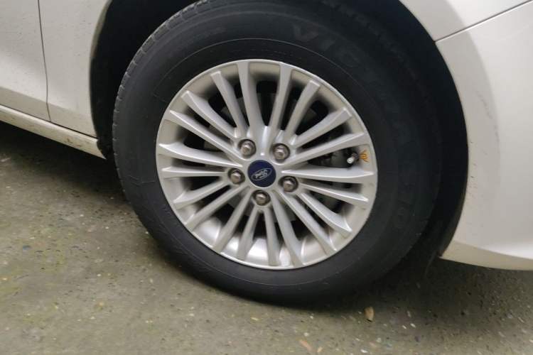 Used Ford Escort 2015 1.5L Automatic Comfort Edition Right Front Wheel Hub