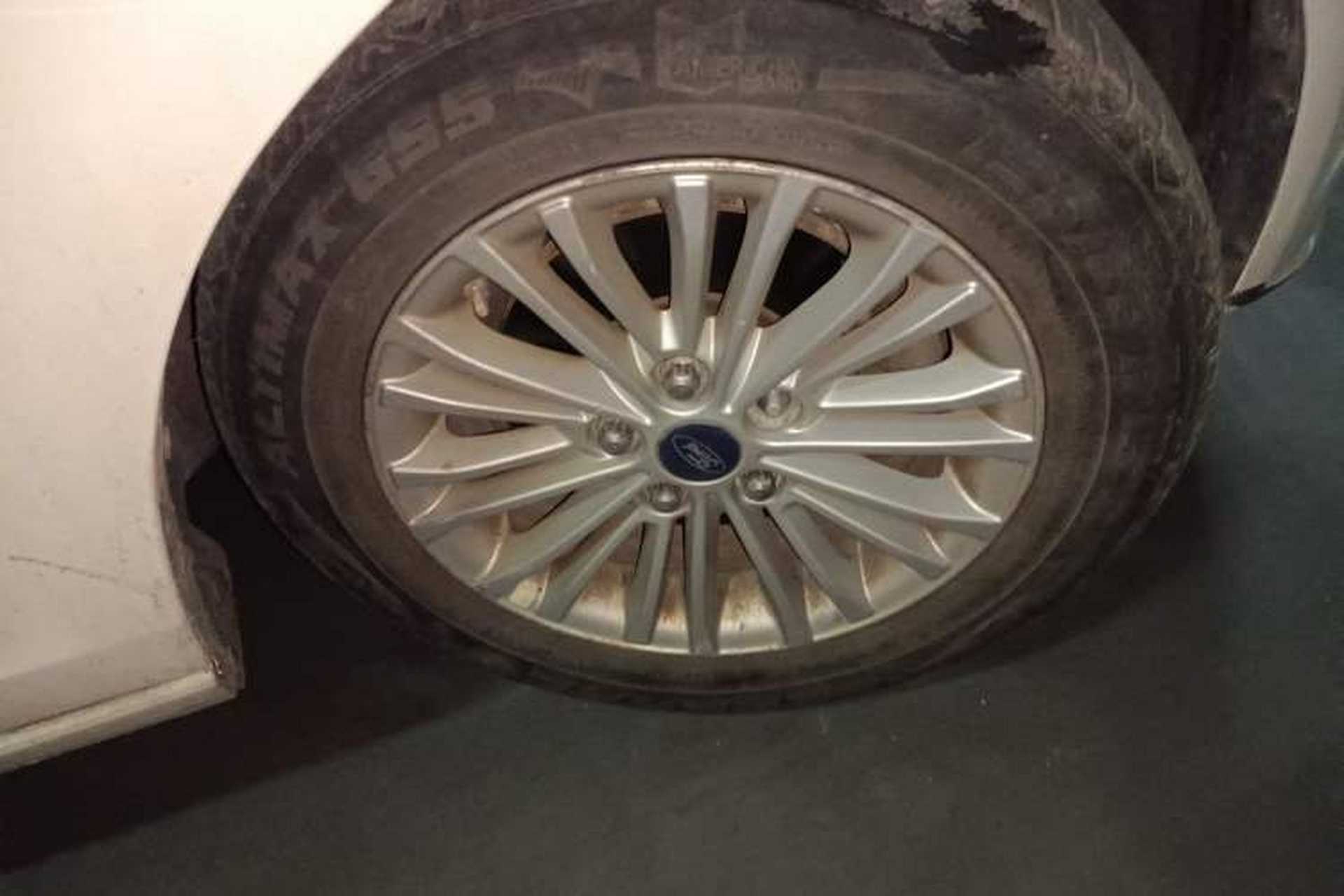 Used Ford Escort 2015 1.5L Automatic Comfort Edition Right Front Wheel Hub