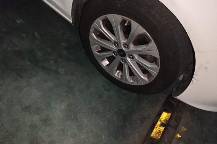 Used Ford Escort 2015 1.5L Automatic Fashion Model Right Front Wheel Hub