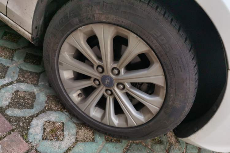 Used Ford Escort 2015 1.5L Automatic Fashion Model Right Front Wheel Hub