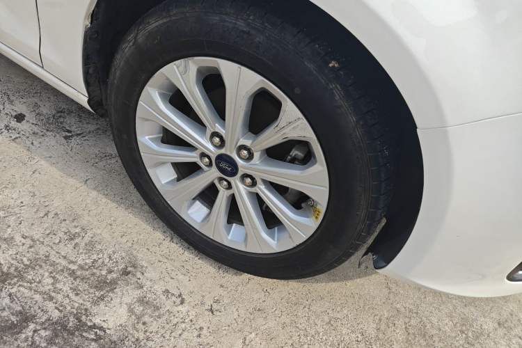Used Ford Escort 2015 1.5L Automatic Fashion Model Right Front Wheel Hub