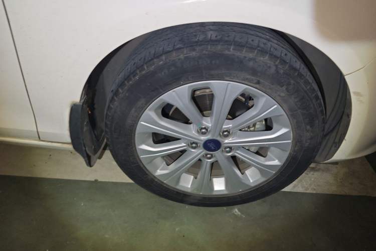 Used Ford Escort 2015 1.5L Automatic Fashion Model Right Front Wheel Hub