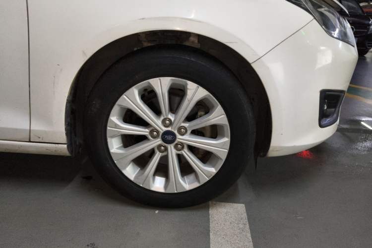 Used Ford Escort 2015 1.5L Automatic Fashion Model Right Front Wheel Hub