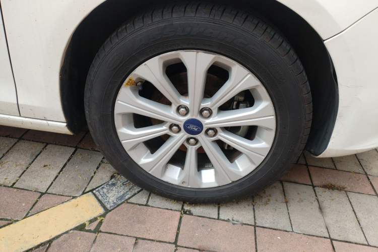 Used Ford Escort 2015 1.5L Automatic Fashion Model Right Front Wheel Hub