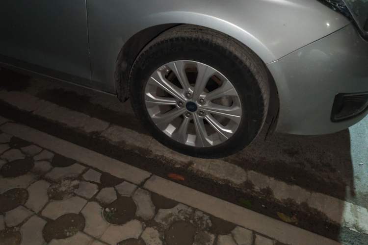 Used Ford Escort 2015 1.5L Automatic Fashion Model Right Front Wheel Hub
