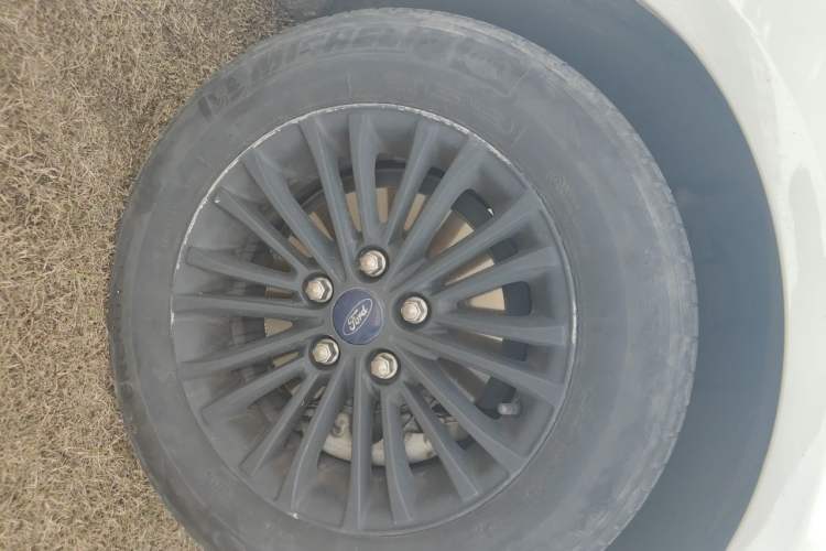 Used Ford Escort 2015 1.5L Manual Comfort Model Right Front Wheel Hub