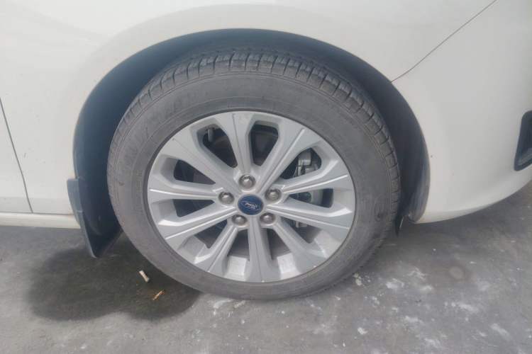 Used Ford Escort 2015 1.5L Automatic Fashion Model Right Front Wheel Hub