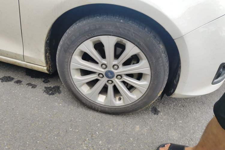 Used Ford Escort 2015 1.5L Manual Fashion Edition Right Front Wheel Hub