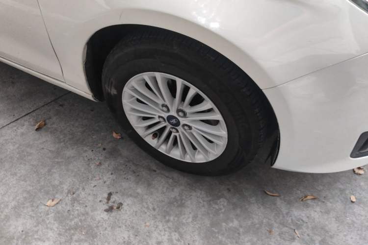 Used Ford Escort 2015 1.5L Automatic Comfort Edition Right Front Wheel Hub