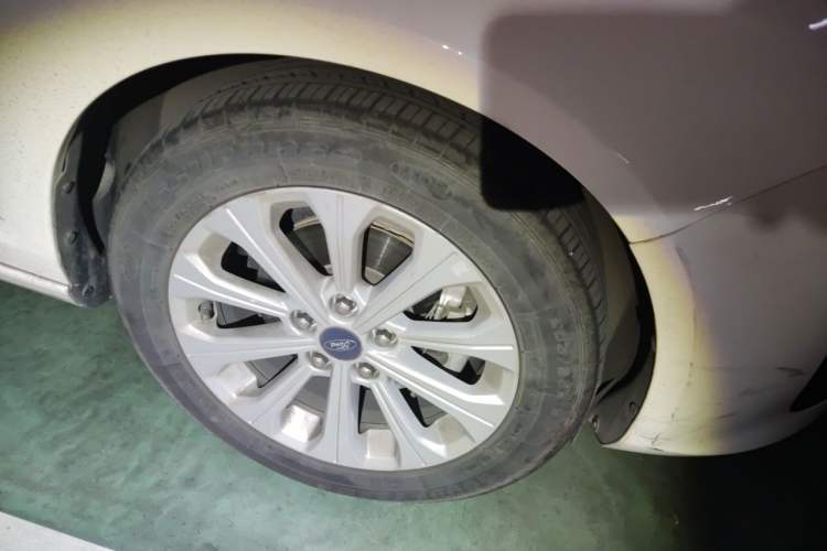 Used Ford Escort 2015 1.5L Automatic Fashion Model Right Front Wheel Hub