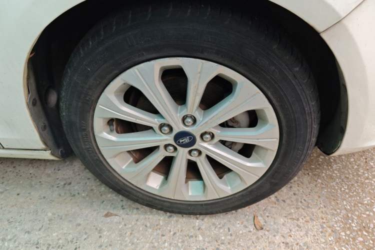 Used Ford Escort 2015 1.5L Automatic Fashion Model Right Front Wheel Hub