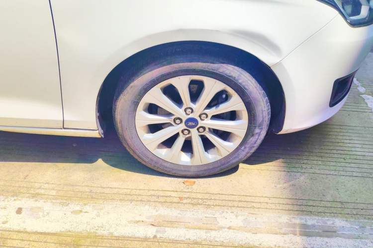 Used Ford Escort 2015 1.5L Automatic Fashion Model Right Front Wheel Hub