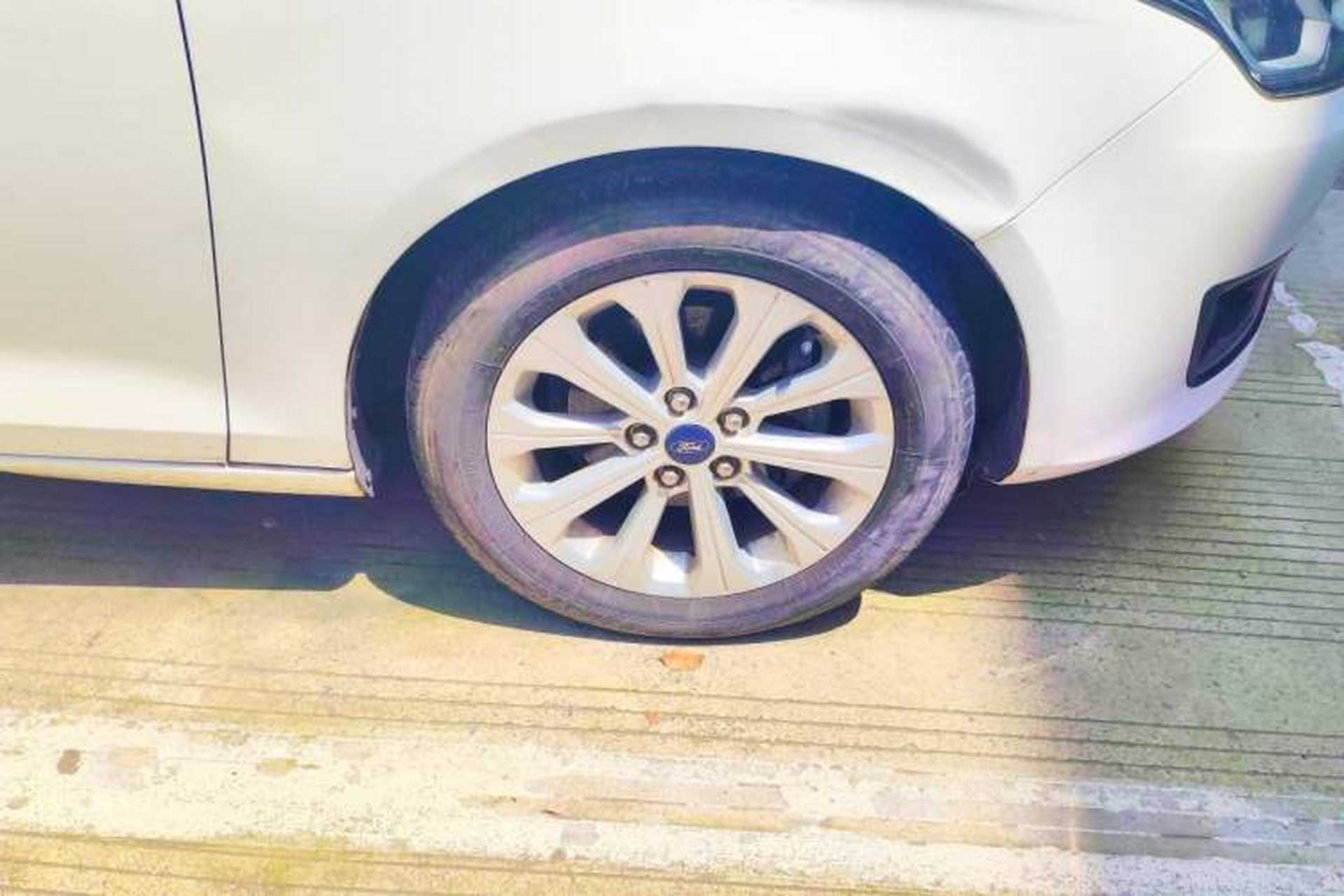 Used Ford Escort 2015 1.5L Automatic Fashion Model Right Front Wheel Hub