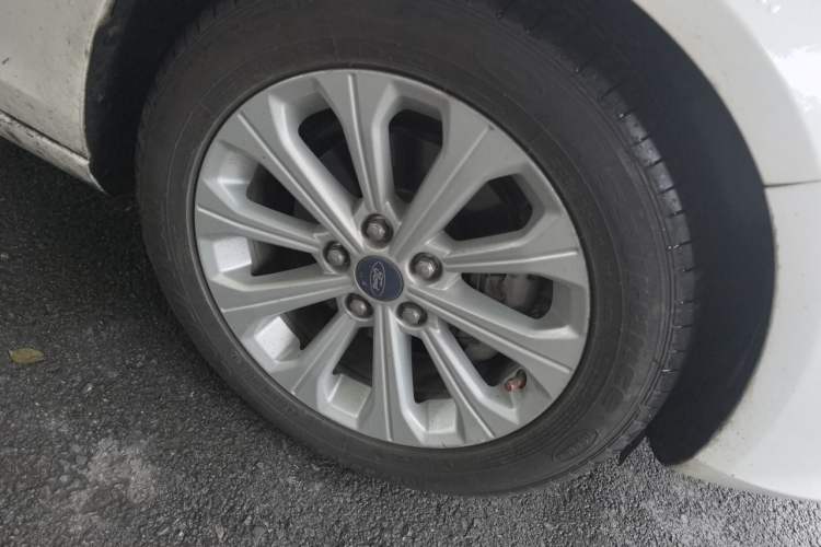Used Ford Escort 2015 1.5L Automatic Fashion Model Right Front Wheel Hub