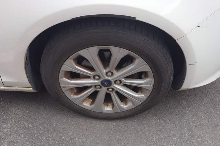 Used Ford Escort 2015 1.5L Manual Fashion Edition Right Front Wheel Hub