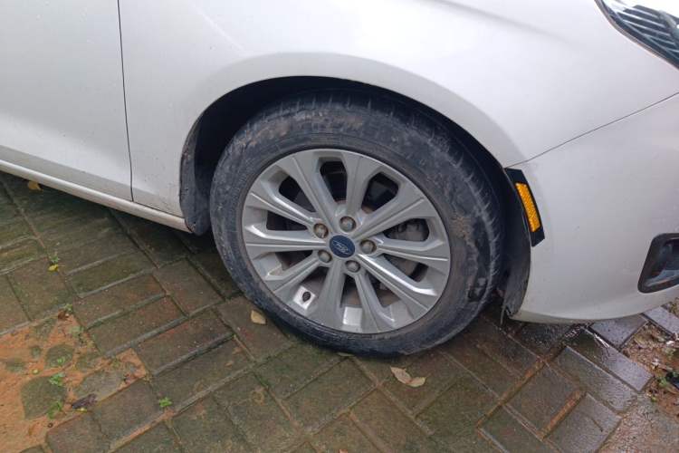 Used Ford Escort 2015 1.5L Automatic Fashion Model Right Front Wheel Hub