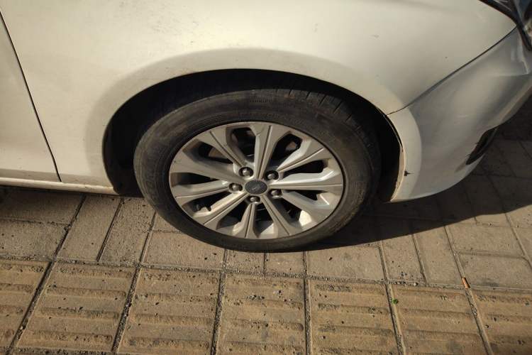 Used Ford Escort 2015 1.5L Automatic Fashion Model Right Front Wheel Hub
