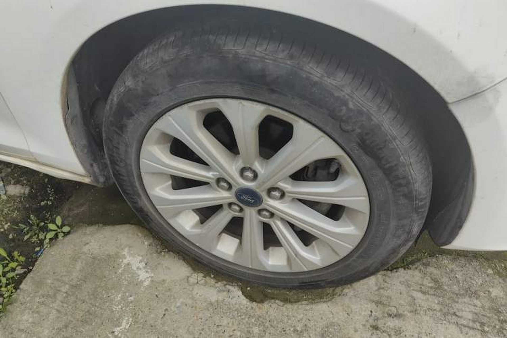 Used Ford Escort 2015 1.5L Manual Fashion Edition Right Front Wheel Hub