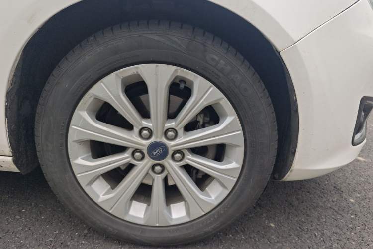 Used Ford Escort 2015 1.5L Automatic Fashion Model Right Front Wheel Hub