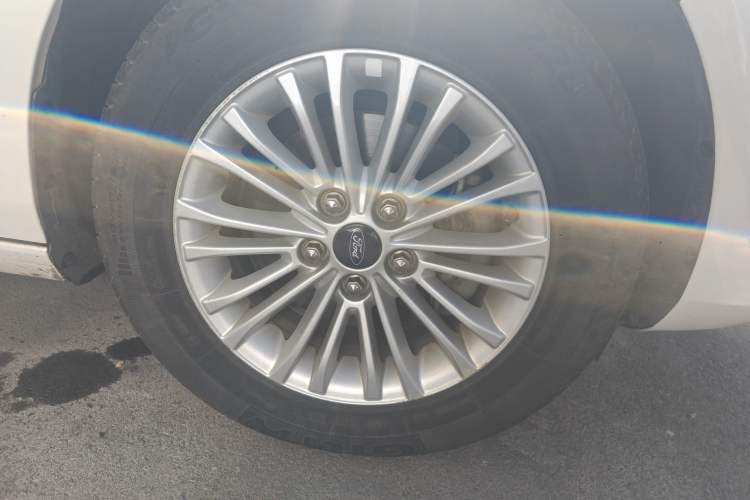 Used Ford Escort 2015 1.5L Automatic Comfort Edition Right Front Wheel Hub