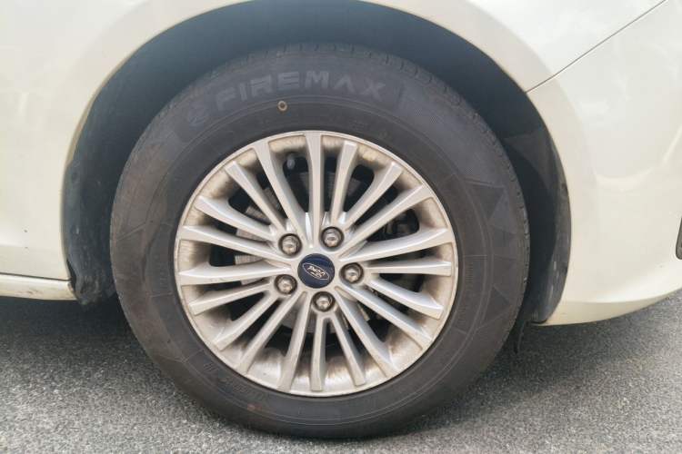 Used Ford Escort 2015 1.5L Automatic Comfort Edition Right Front Wheel Hub