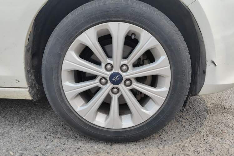 Used Ford Escort 2015 1.5L Manual Fashion Edition Right Front Wheel Hub