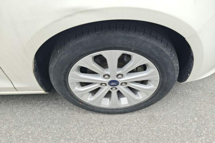 Used Ford Escort 2015 1.5L Automatic Fashion Model Right Front Wheel Hub