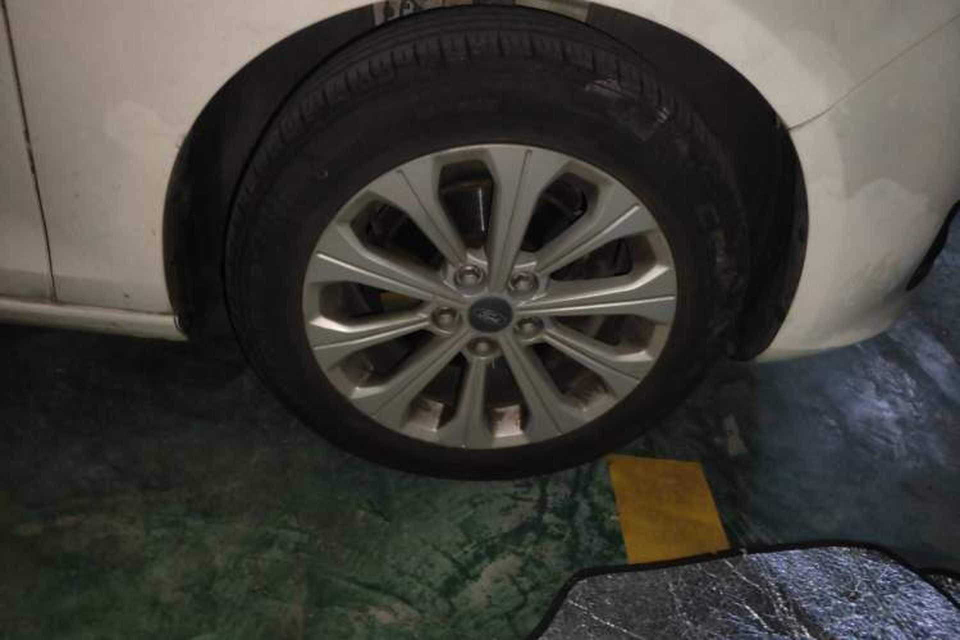 Used Ford Escort 2015 1.5L Automatic Fashion Model Right Front Wheel Hub