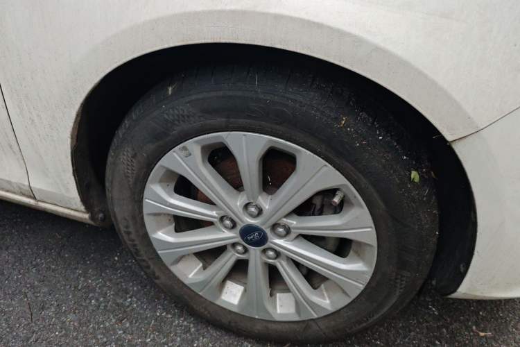 Used Ford Escort 2015 1.5L Manual Fashion Edition Right Front Wheel Hub