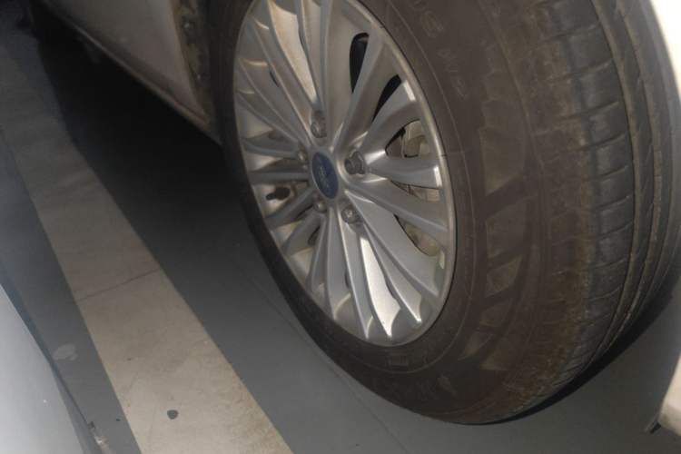 Used Ford Escort 2015 1.5L Automatic Comfort Edition Right Front Wheel Hub