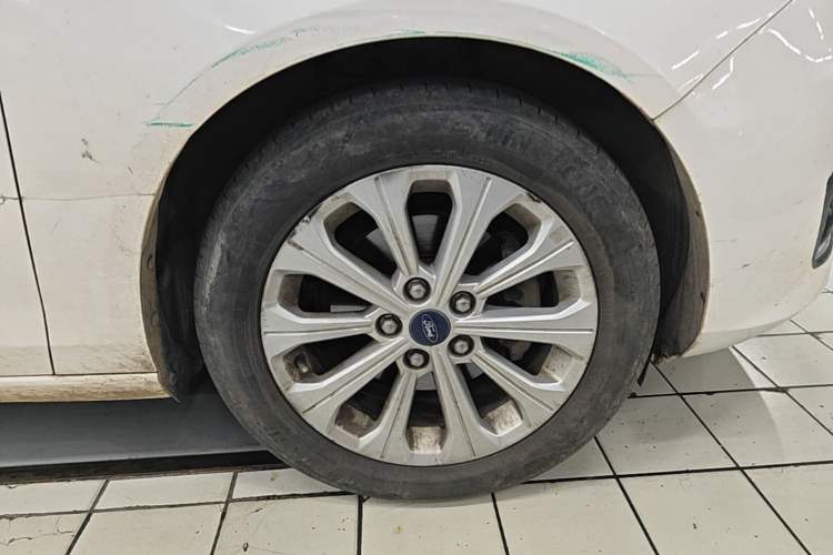 Used Ford Escort 2015 1.5L Manual Fashion Edition Right Front Wheel Hub