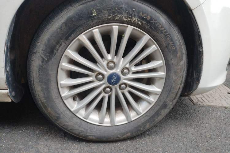 Used Ford Escort 2015 1.5L Automatic Comfort Edition Right Front Wheel Hub
