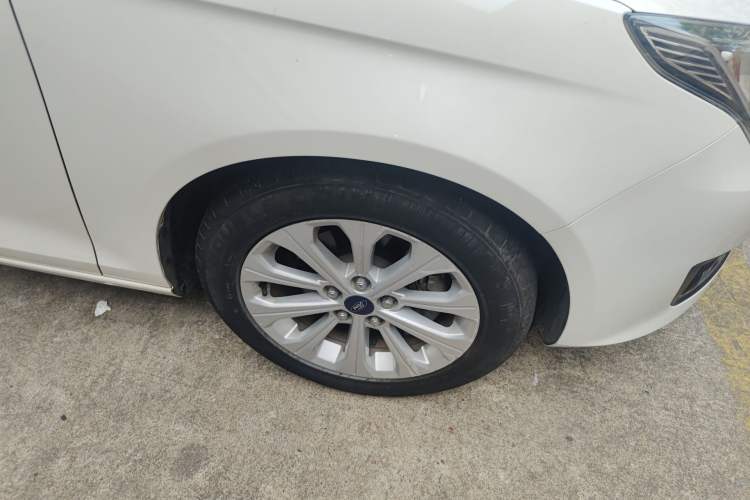 Used Ford Escort 2015 1.5L Automatic Fashion Model Right Front Wheel Hub
