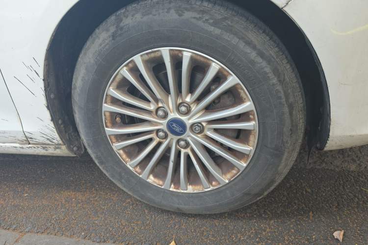 Used Ford Escort 2015 1.5L Manual Comfort Model Right Front Wheel Hub