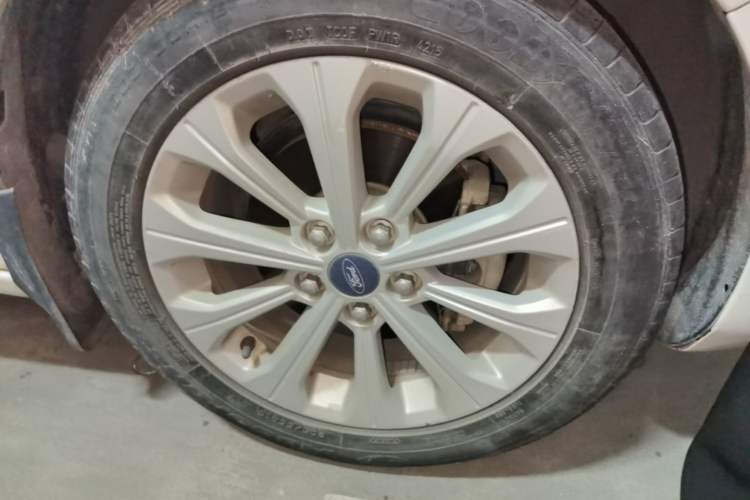 Used Ford Escort 2015 1.5L Automatic Fashion Model Right Front Wheel Hub